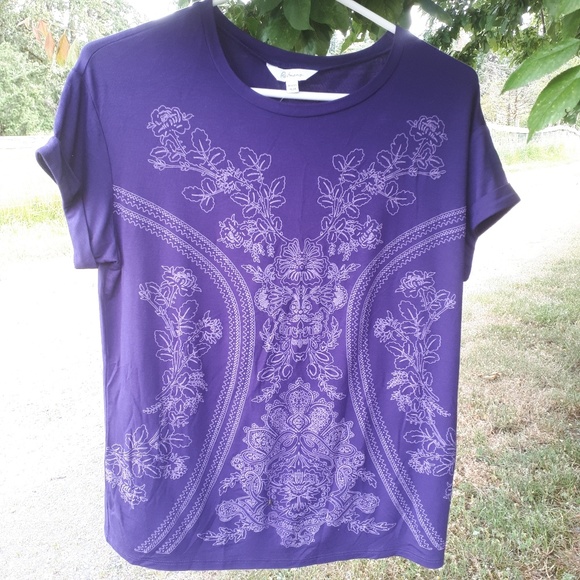 Reitmans Dressy T-Shirt Floral Details - Picture 4 of 6